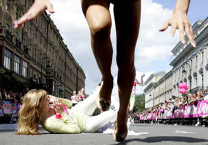 1286184787_high-heel-race-10